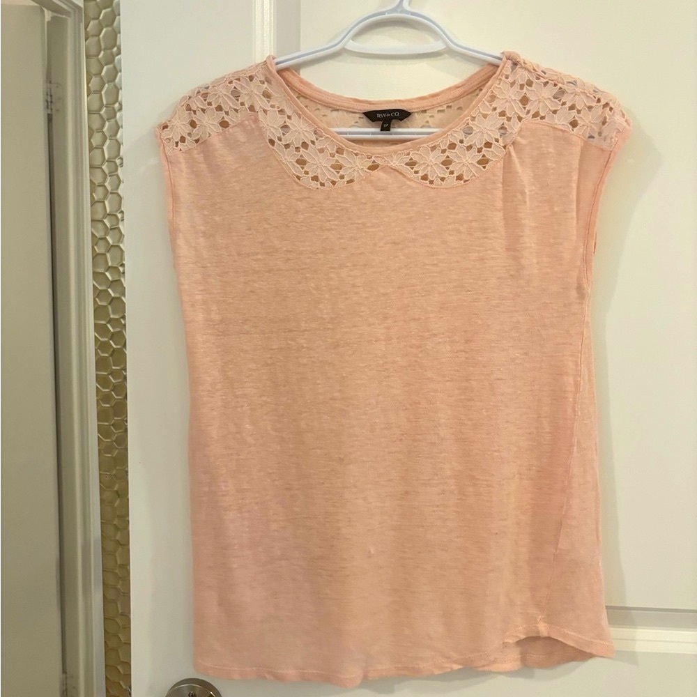 RW&CO. Soft Pink Lace Accent sleeveless top 100% linen